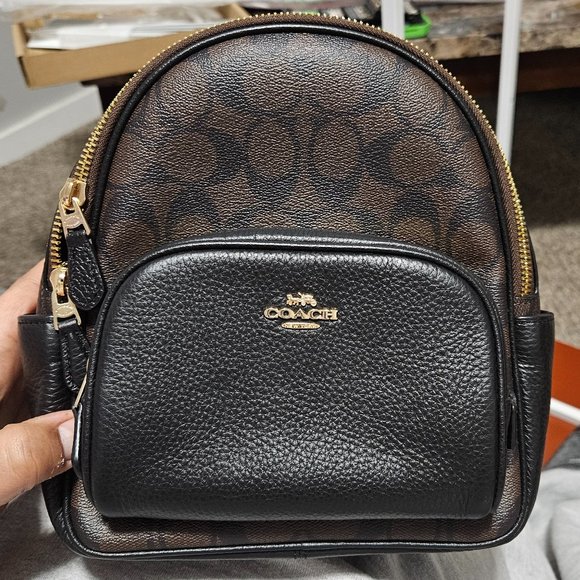 I'm selling a coach bag